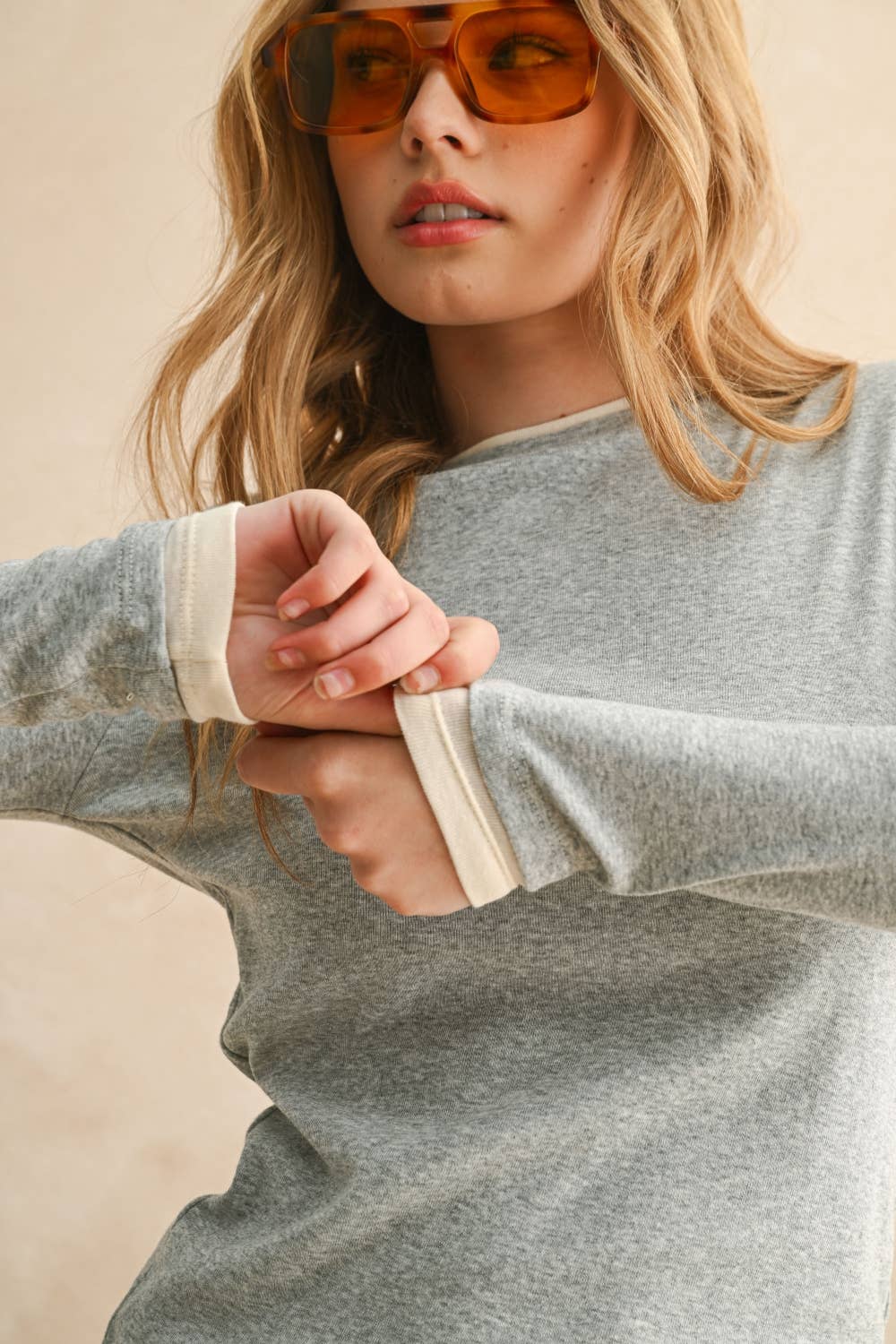 LIGHT WEIGHT COLOR CONTRASTED LONG SLEEVE TOP: GREY