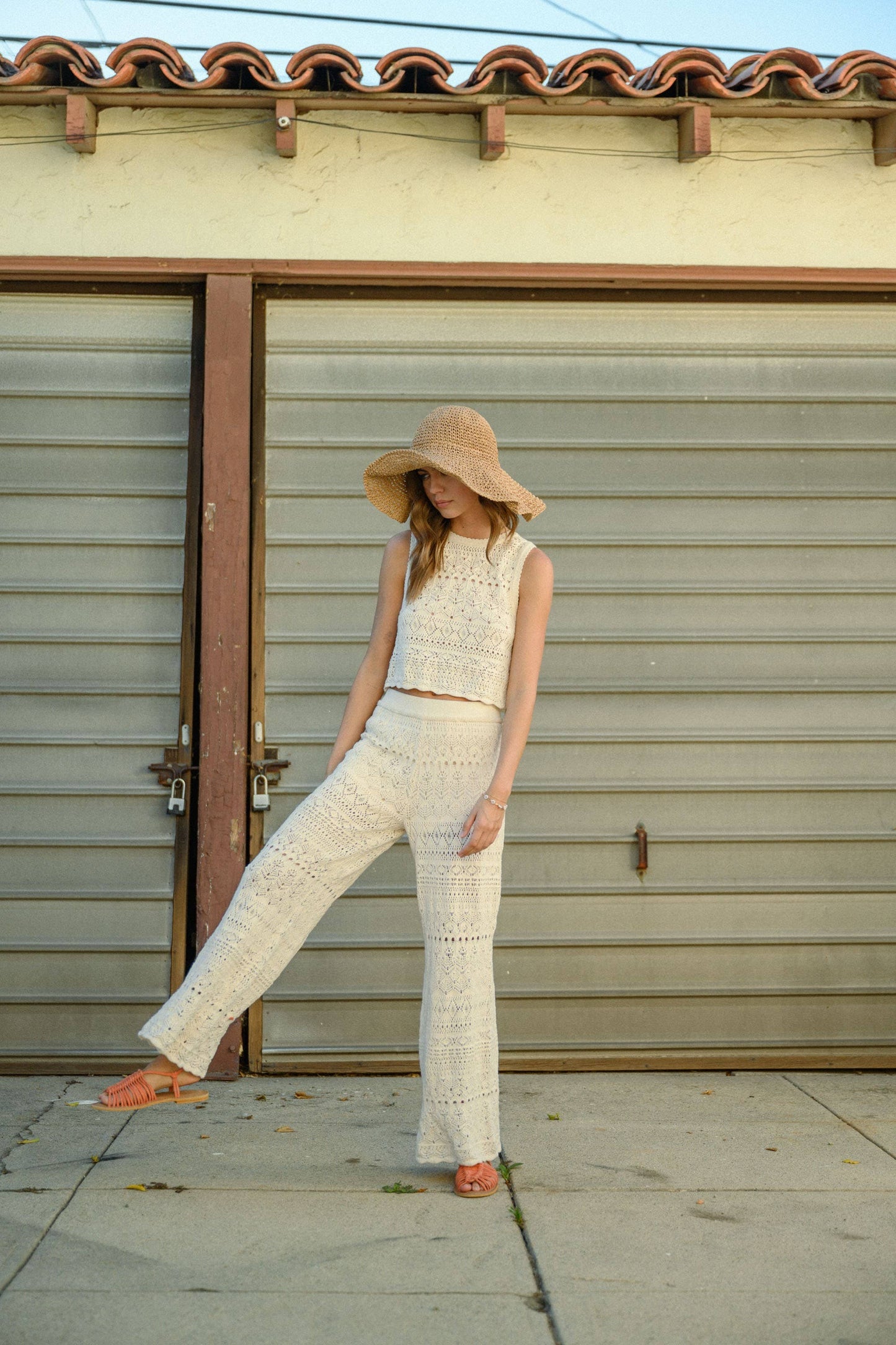 MIX AND MATCH CROCHET PATTERN PANTS: Beige