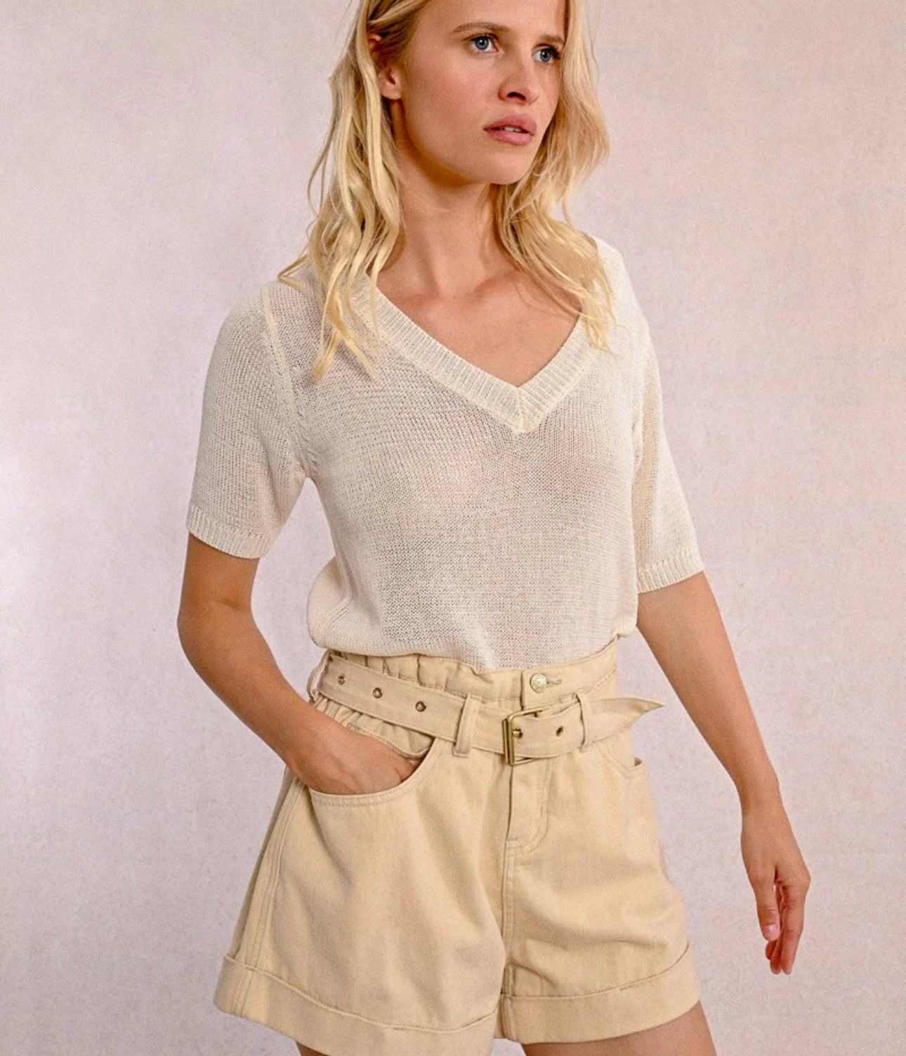Short sleeved light weight sweater