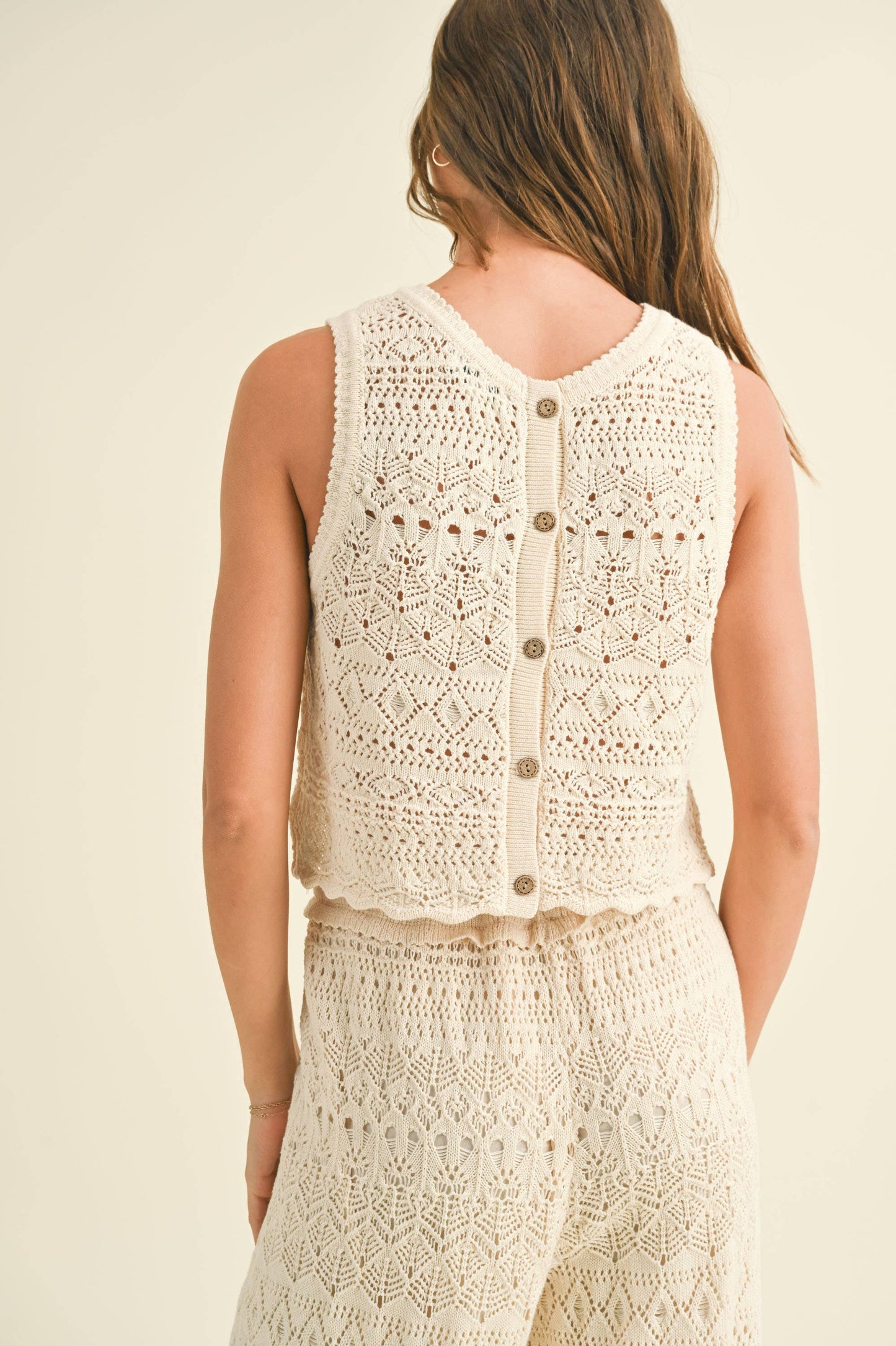 MIX AND MATCH CROCHET PATTERN BACK BUTTON TOP: Beige