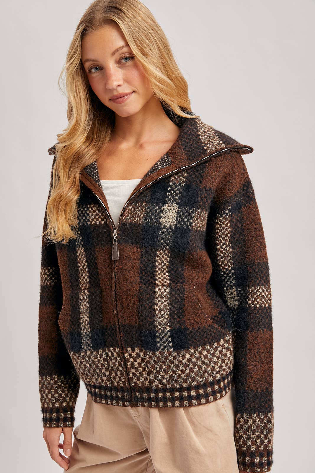PLAID ZIPPER FRONT WIDE COLLAR FUZZY KNIT SWEATER JACKET: MOCHA COMBO / M/L