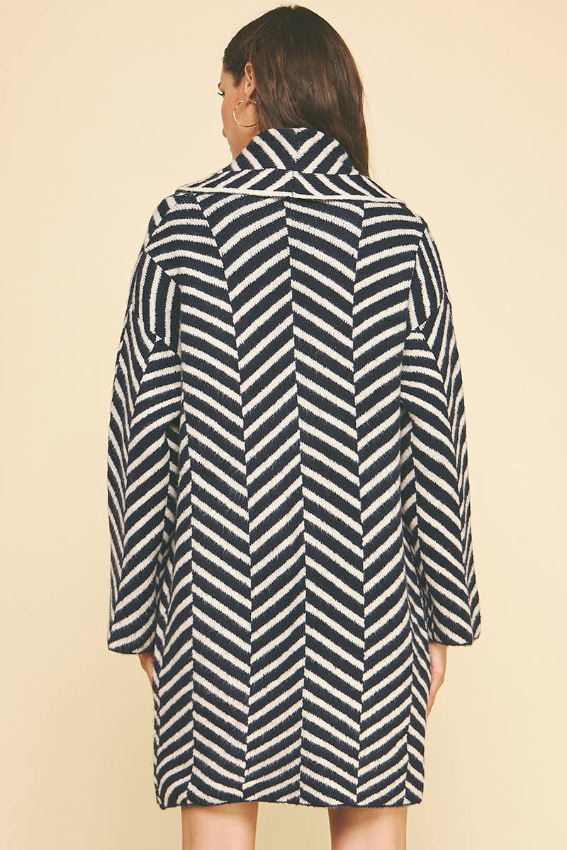 DIAGONAL STRIPE PATTERN CARDIGAN : NAVY