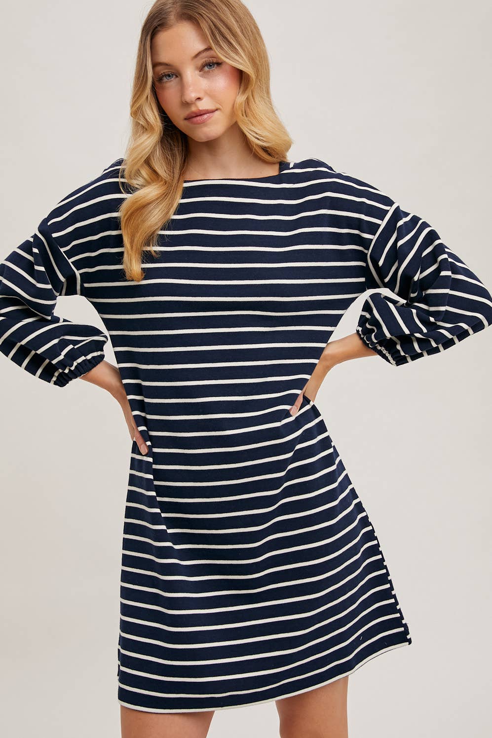 STRIPED 3/4 SLEEVED KNIT DRESS: