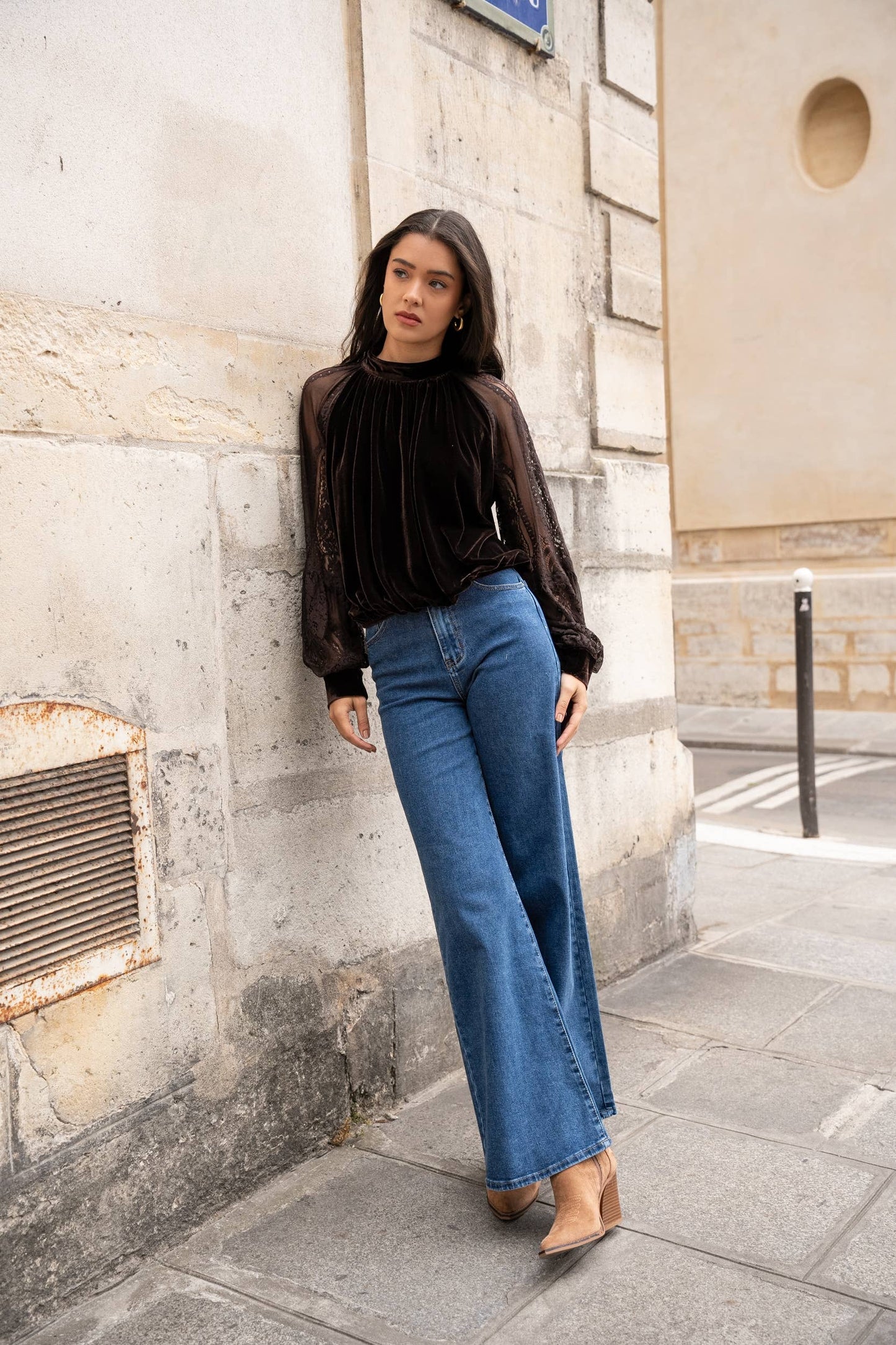 Two-material velvet blouse with lace sleeves