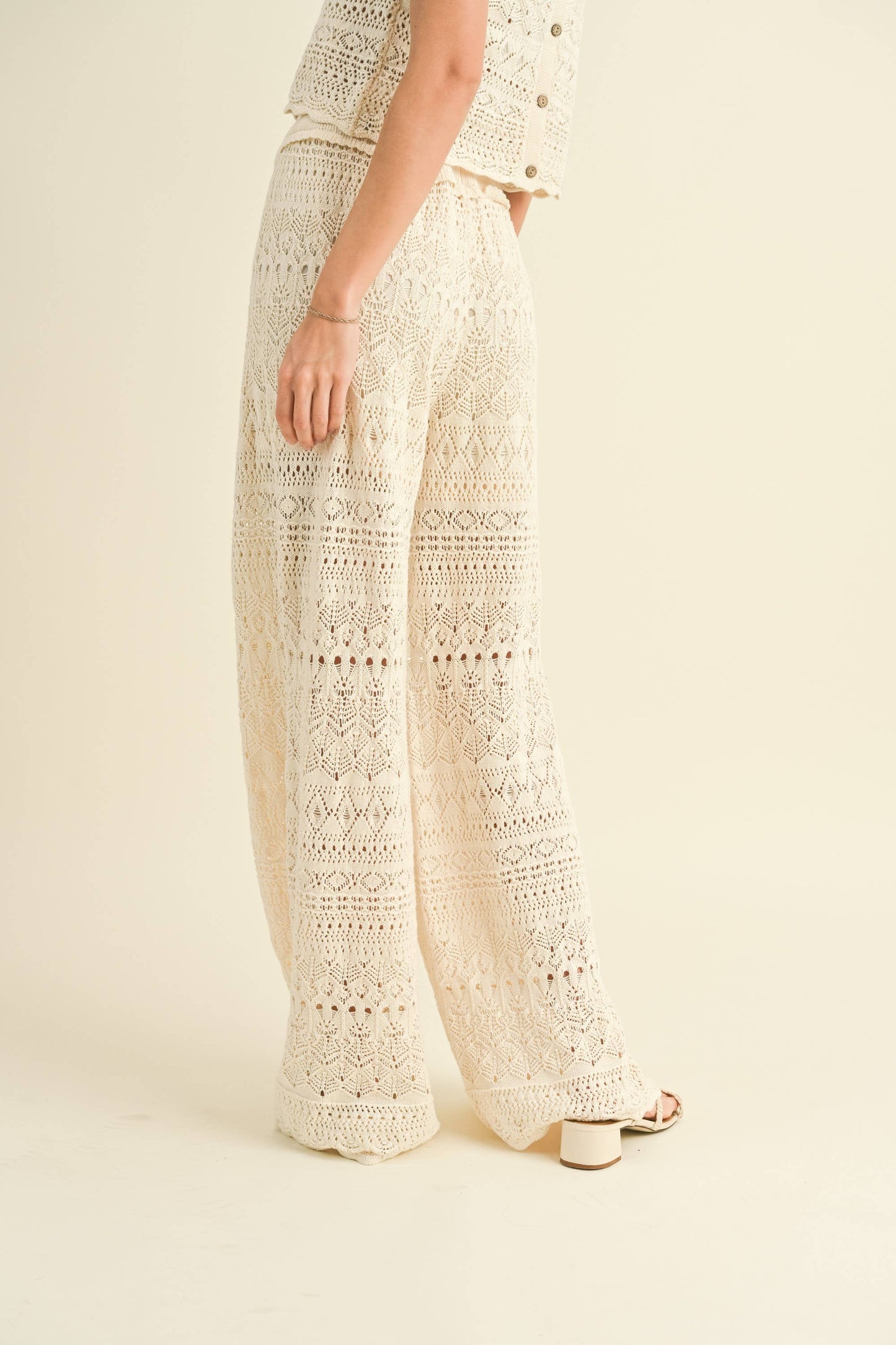 MIX AND MATCH CROCHET PATTERN PANTS: Beige