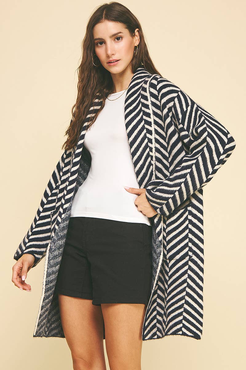 DIAGONAL STRIPE PATTERN CARDIGAN : NAVY