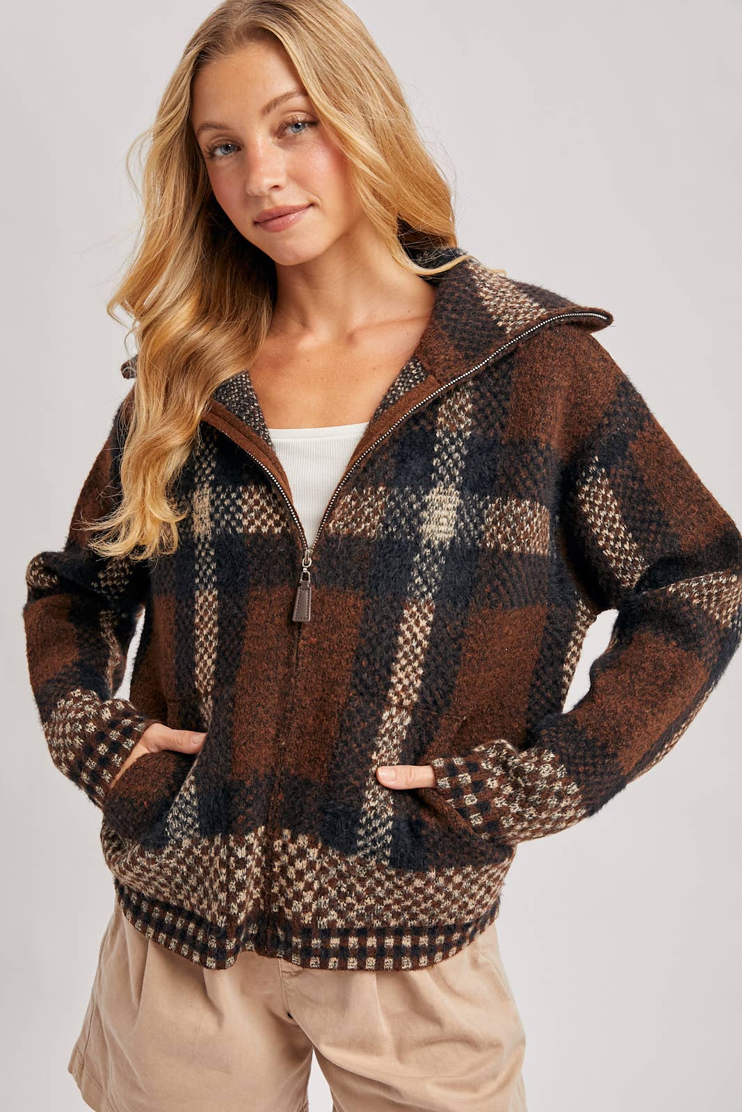 PLAID ZIPPER FRONT WIDE COLLAR FUZZY KNIT SWEATER JACKET: MOCHA COMBO / M/L