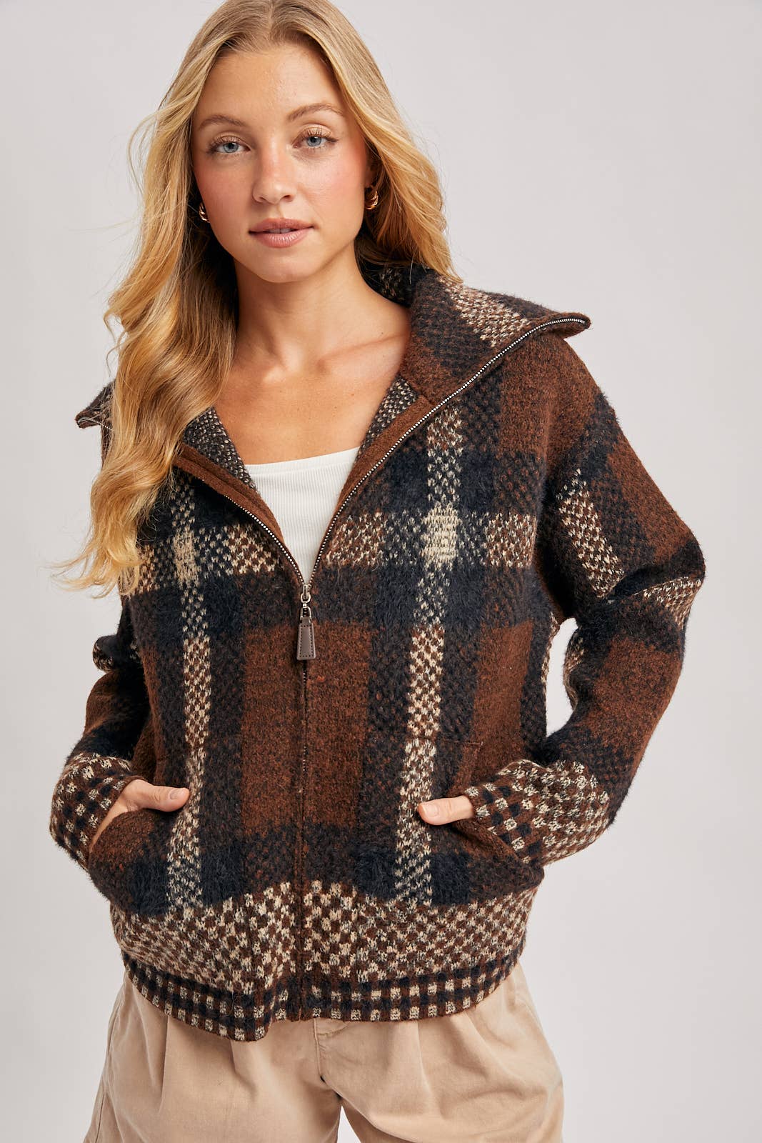 PLAID ZIPPER FRONT WIDE COLLAR FUZZY KNIT SWEATER JACKET: MOCHA COMBO / M/L