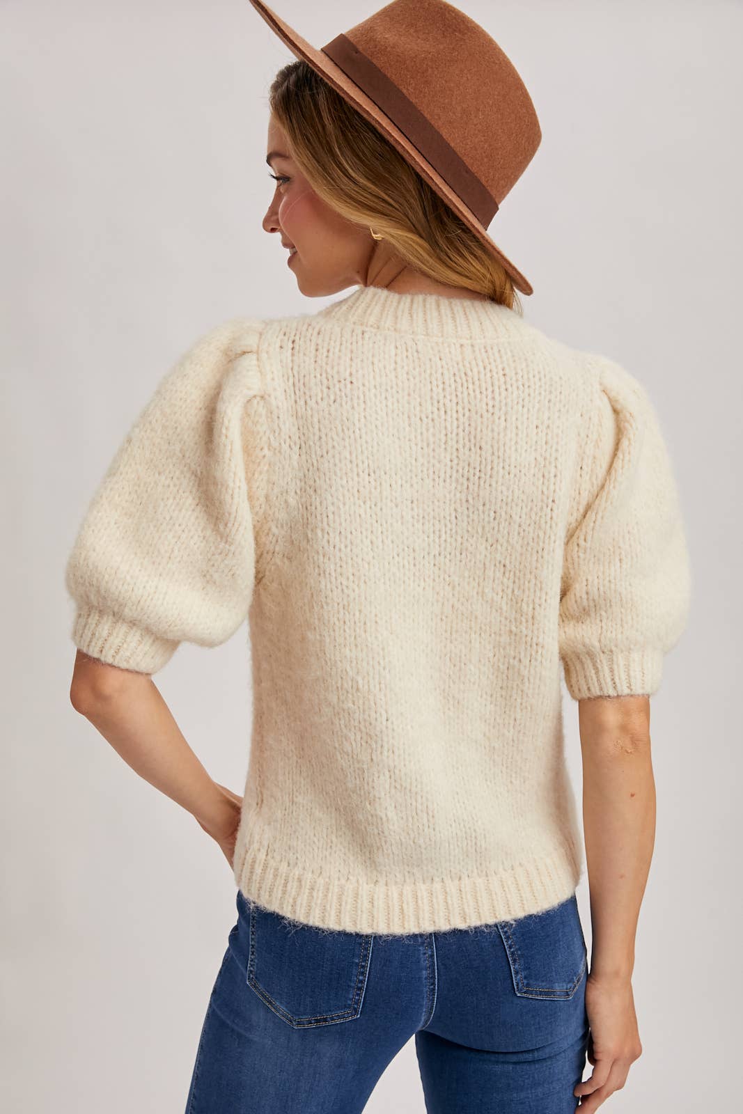 PUFF SLEEVED KNIT SWEATER: CREAM