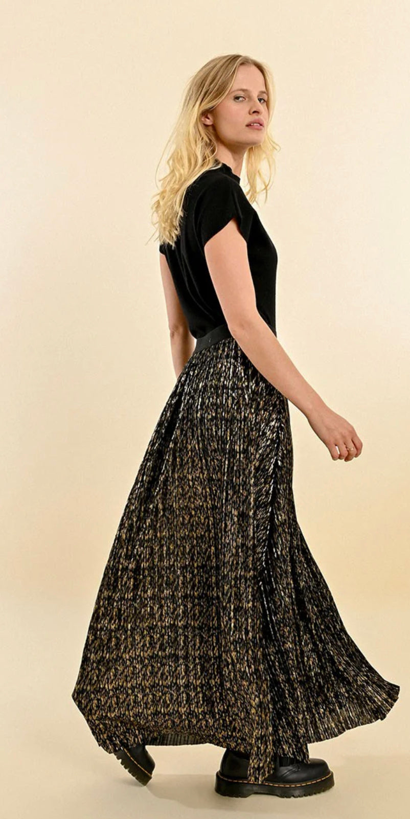 Long Pleated Skirt - Black/Gold