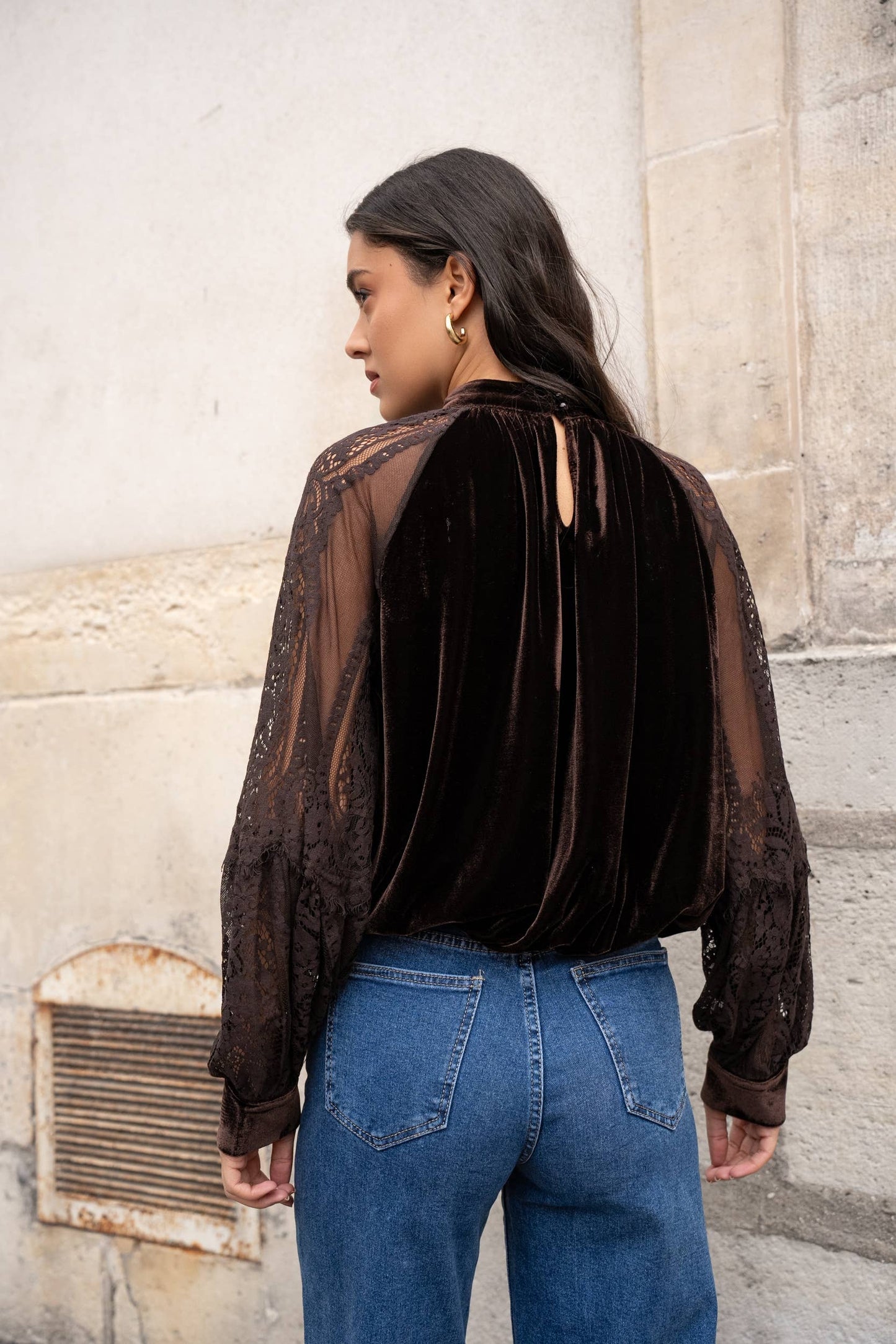Two-material velvet blouse with lace sleeves