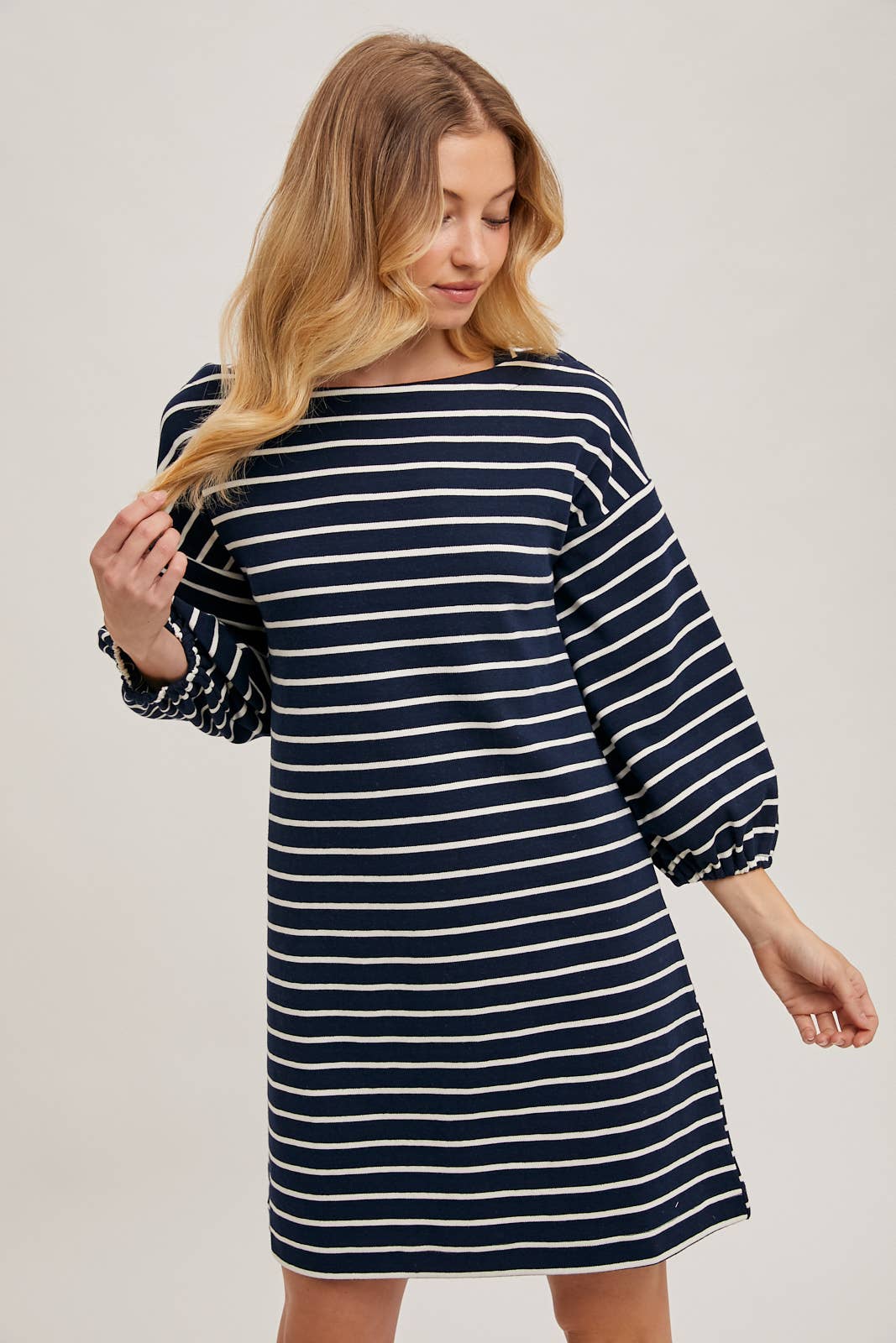 STRIPED 3/4 SLEEVED KNIT DRESS:
