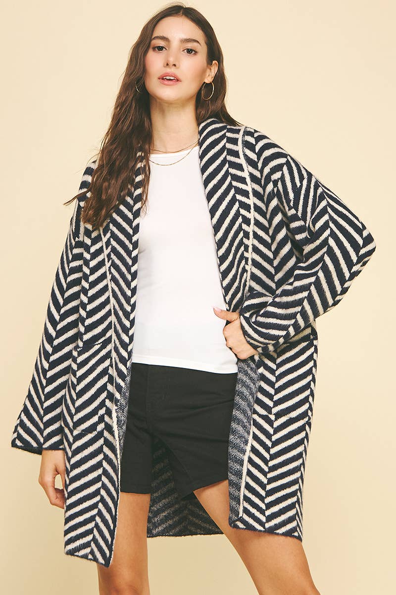 DIAGONAL STRIPE PATTERN CARDIGAN : NAVY