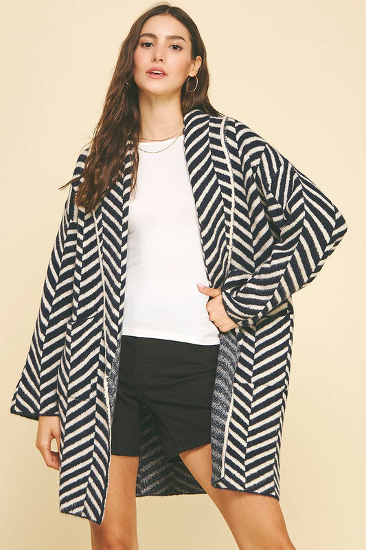 DIAGONAL STRIPE PATTERN CARDIGAN : NAVY