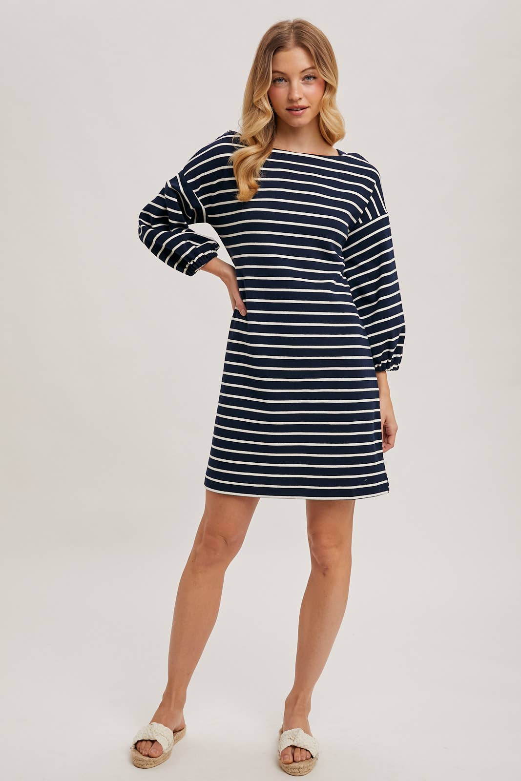 STRIPED 3/4 SLEEVED KNIT DRESS: