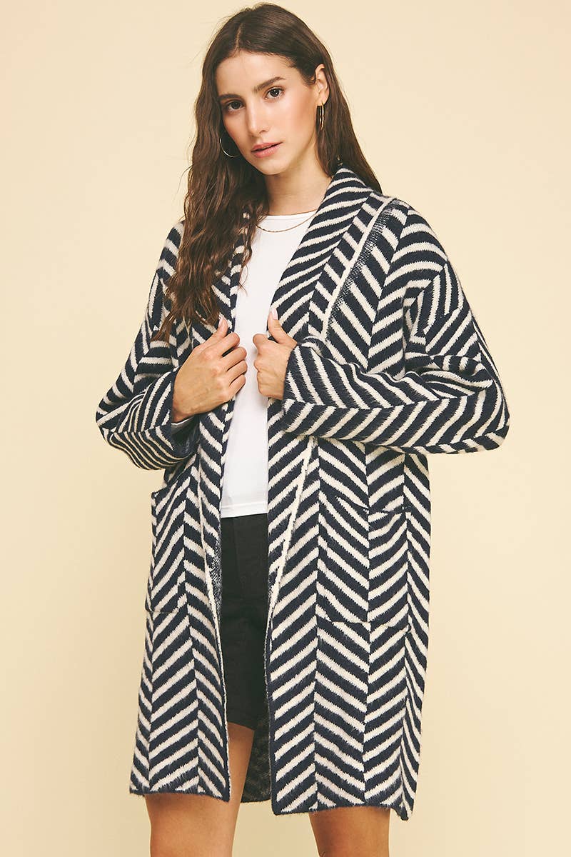 DIAGONAL STRIPE PATTERN CARDIGAN : NAVY