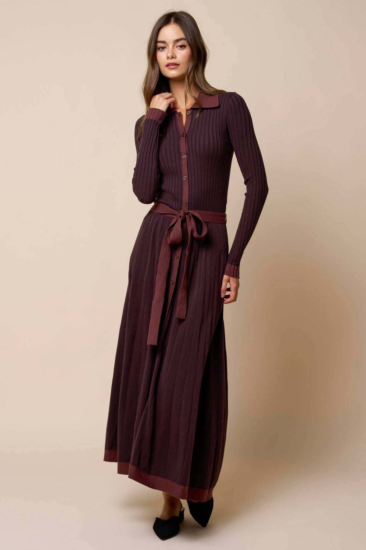 Collared Belted Ribbed Knit Midi Dress: DK CHOCO-BROWN